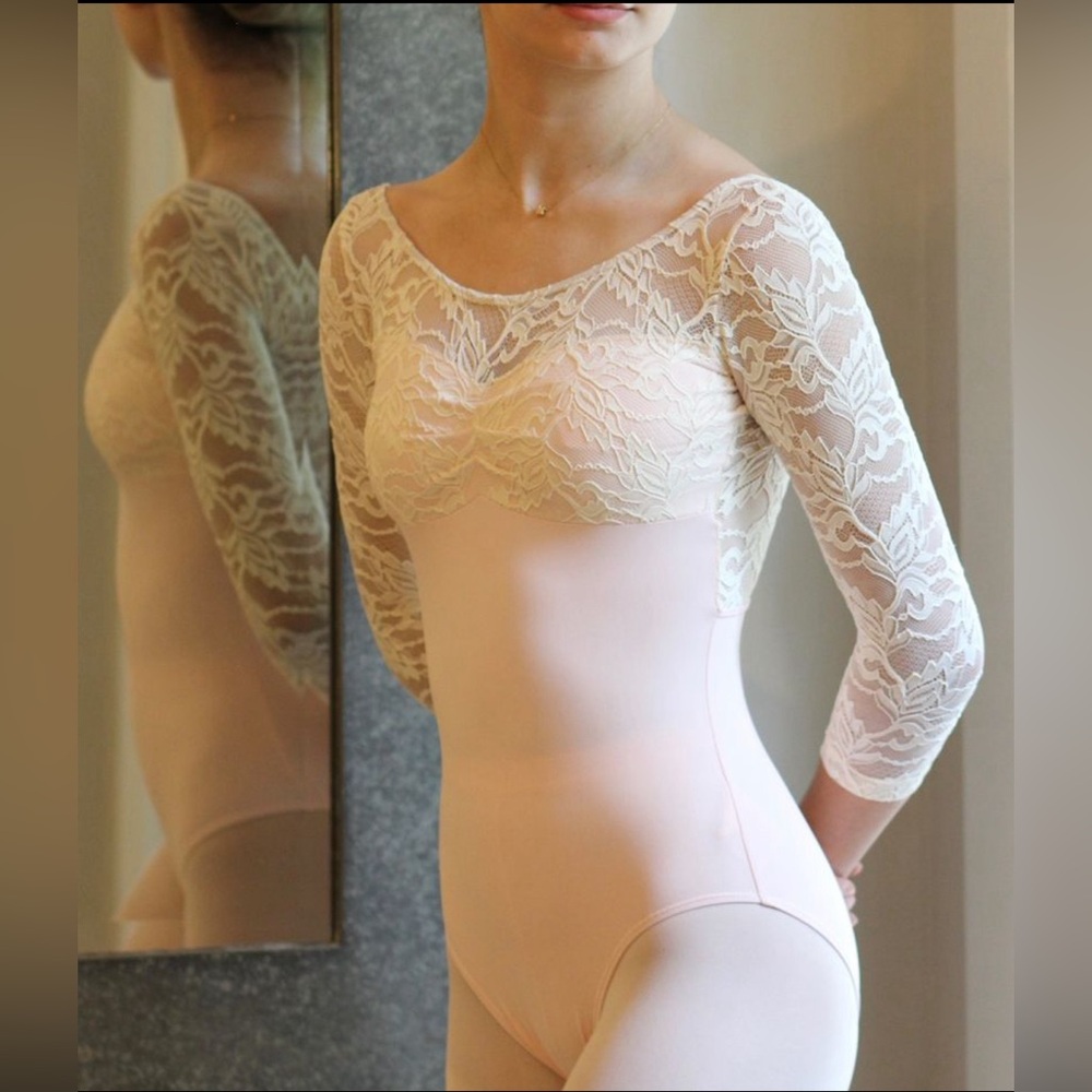NWOT Size Small Romantic Style Leotard in soft ballet pink and cream